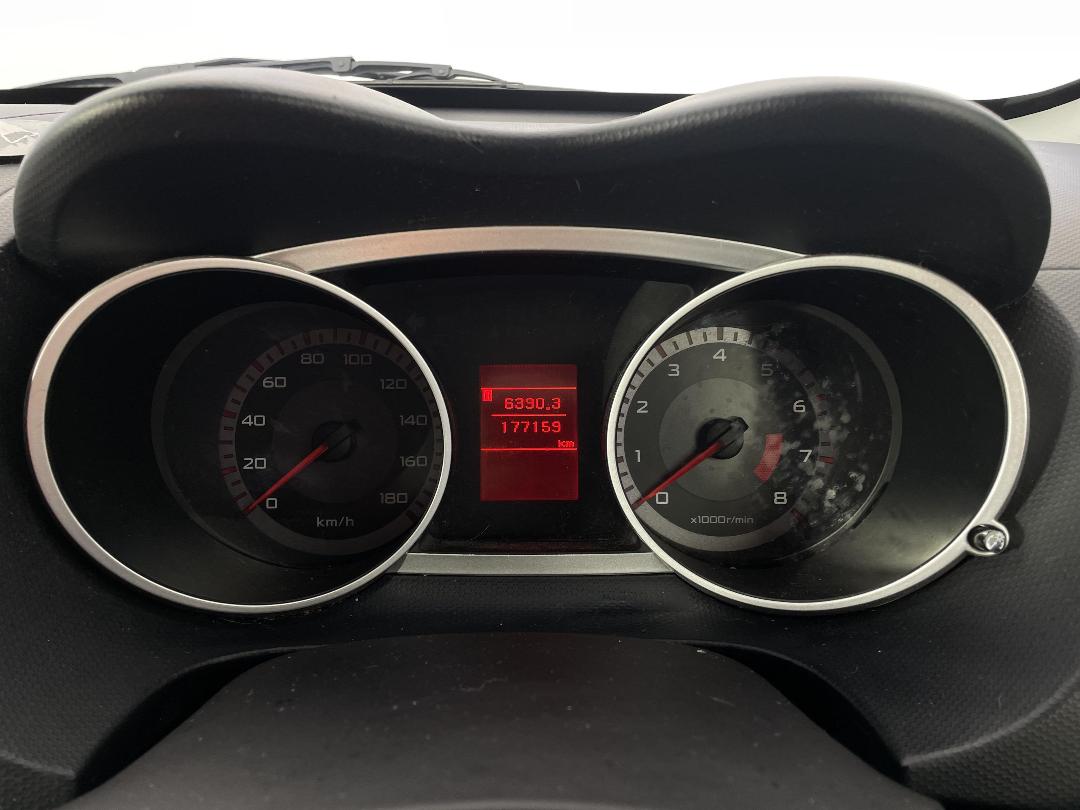 Photo '21' of Mitsubishi Outlander