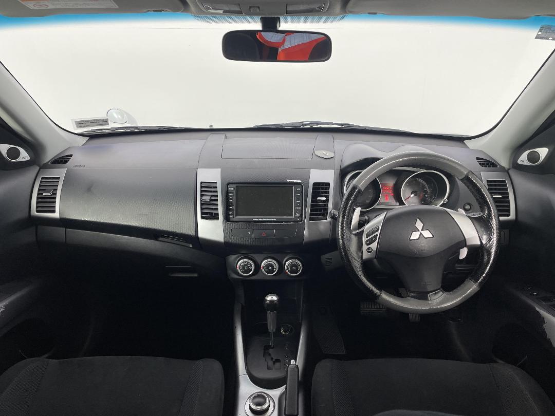 Photo '17' of Mitsubishi Outlander