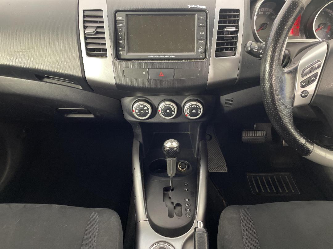 Photo '18' of Mitsubishi Outlander