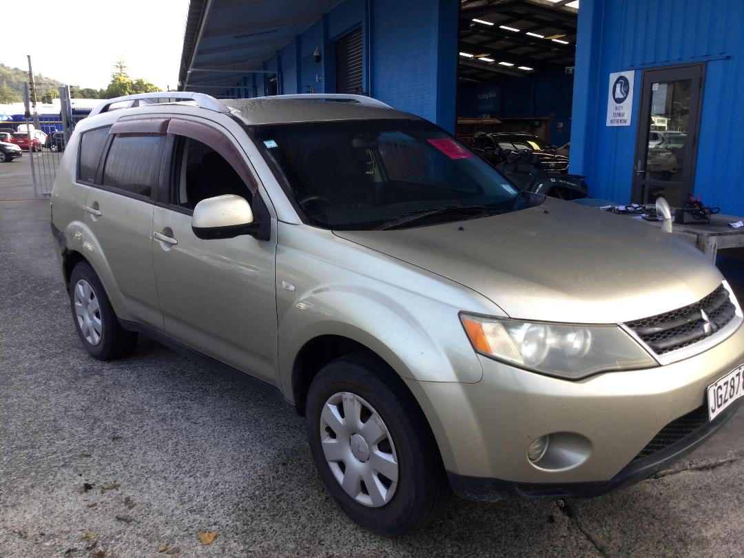 Photo '4' of Mitsubishi Outlander Photo '4' of Mitsubishi Outlander