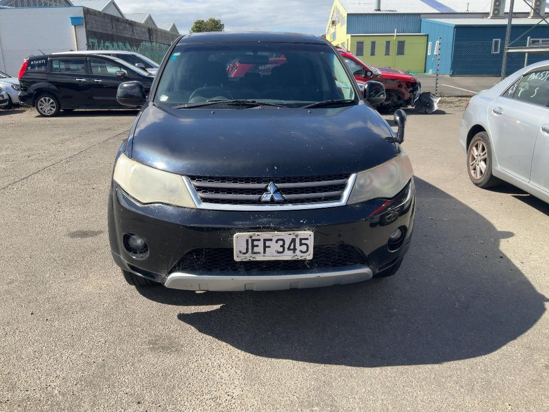 Photo '2' of Mitsubishi Outlander