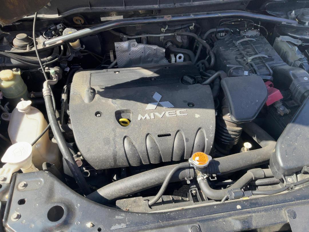 Photo '10' of Mitsubishi Outlander