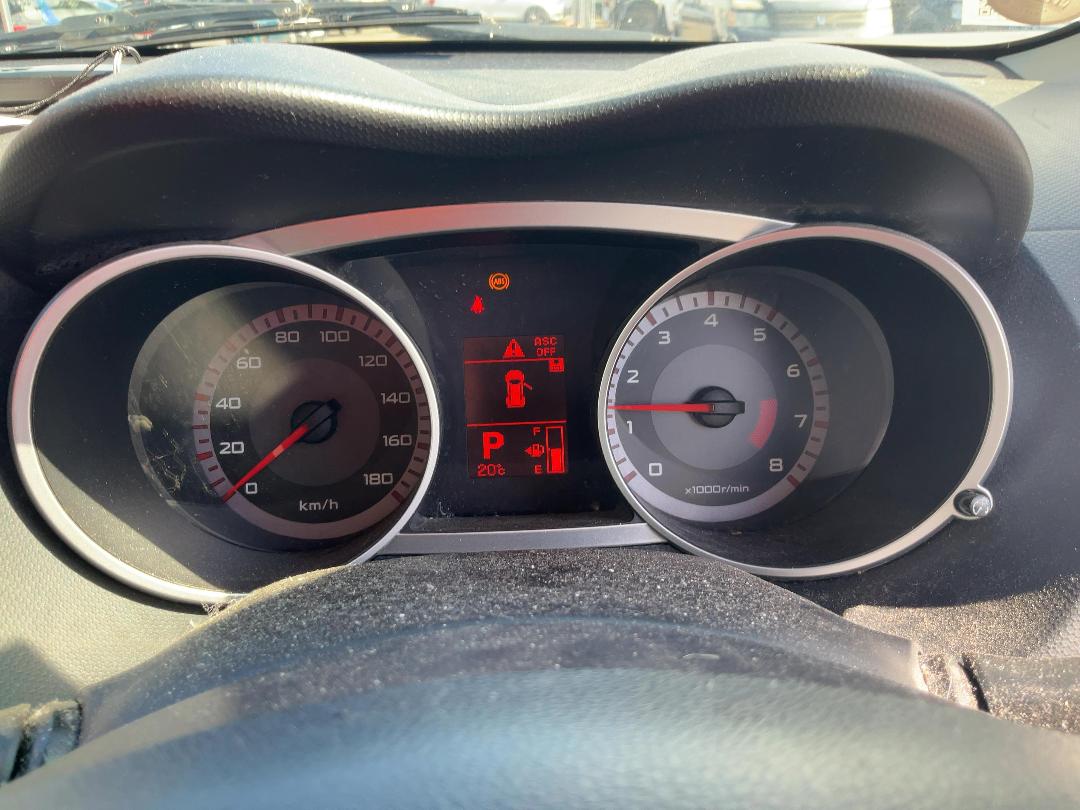 Photo '13' of Mitsubishi Outlander