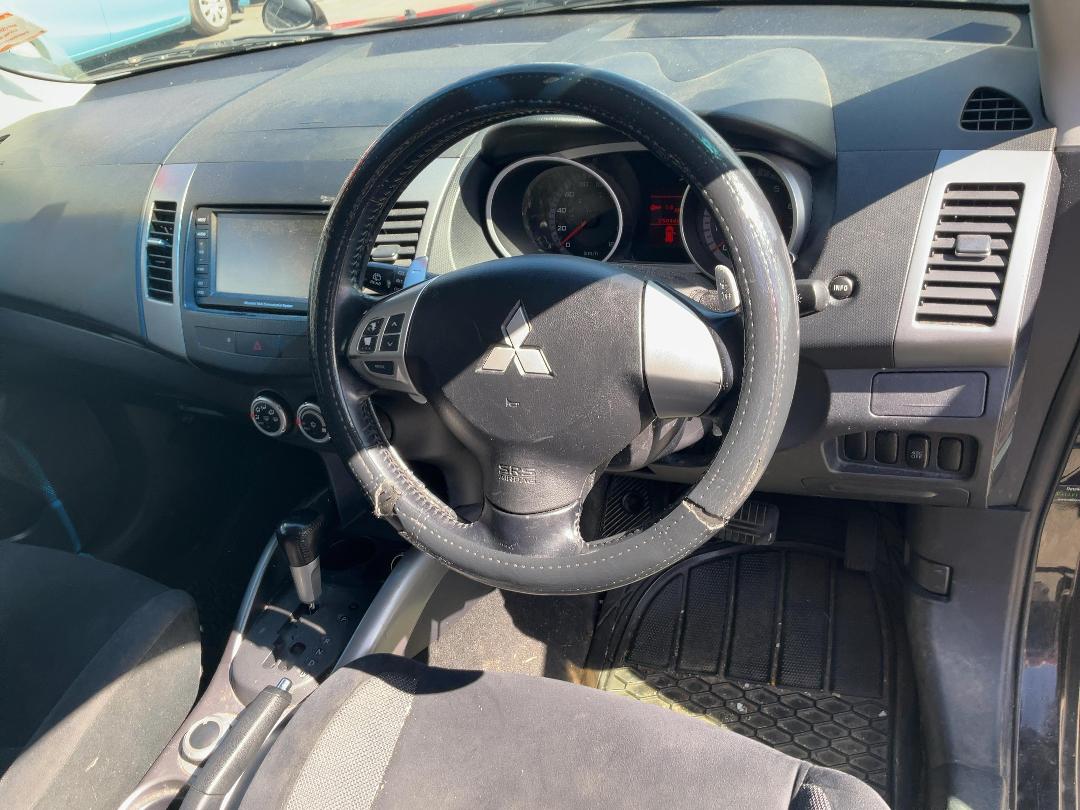 Photo '15' of Mitsubishi Outlander