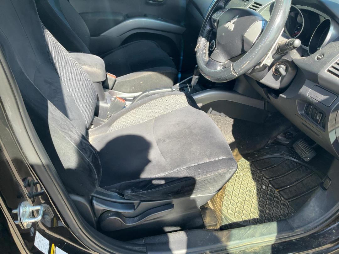 Photo '16' of Mitsubishi Outlander