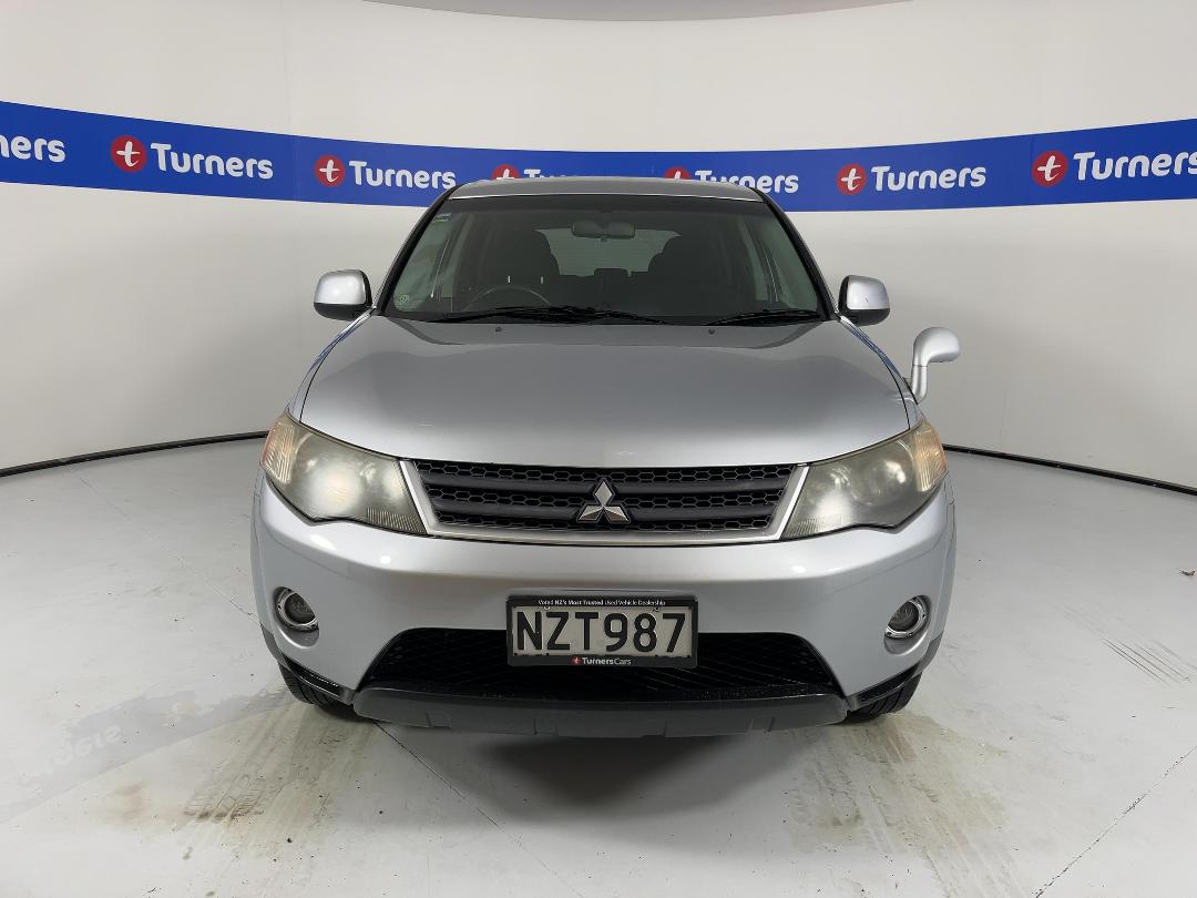 Photo '2' of Mitsubishi Outlander Photo '2' of Mitsubishi Outlander