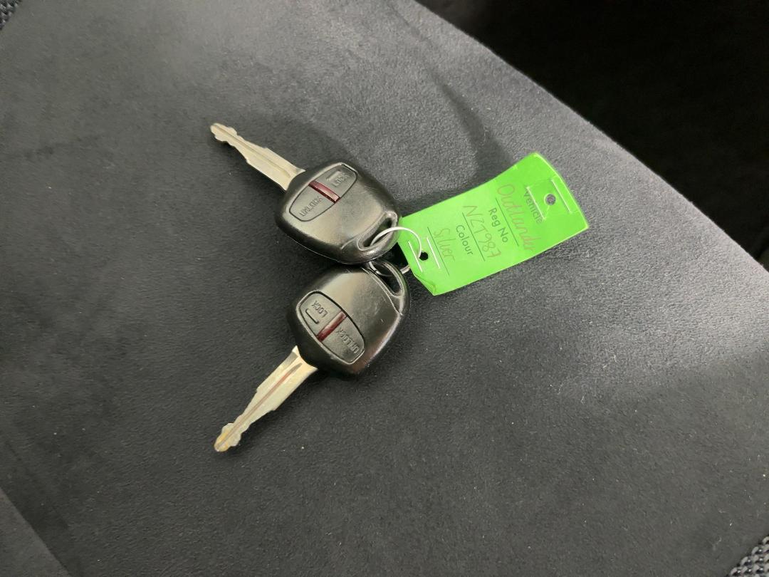 Photo '22' of Mitsubishi Outlander Photo '22' of Mitsubishi Outlander