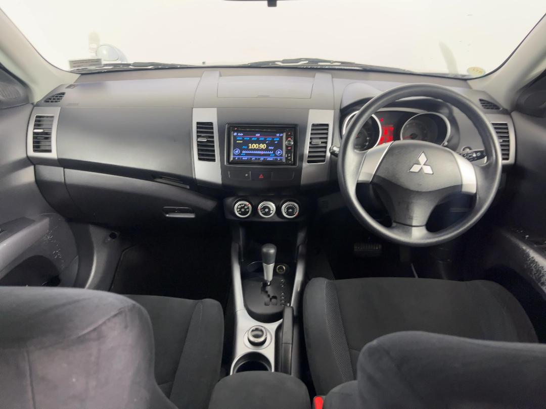 Photo '17' of Mitsubishi Outlander Photo '17' of Mitsubishi Outlander