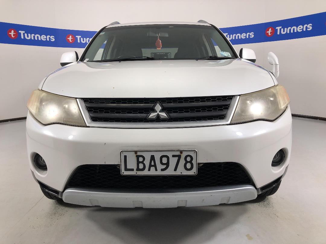 Photo '2' of Mitsubishi Outlander Photo '2' of Mitsubishi Outlander