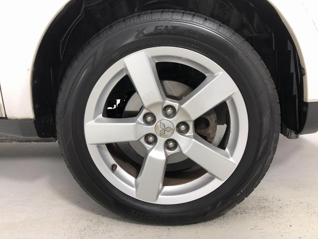 Photo '9' of Mitsubishi Outlander Photo '9' of Mitsubishi Outlander