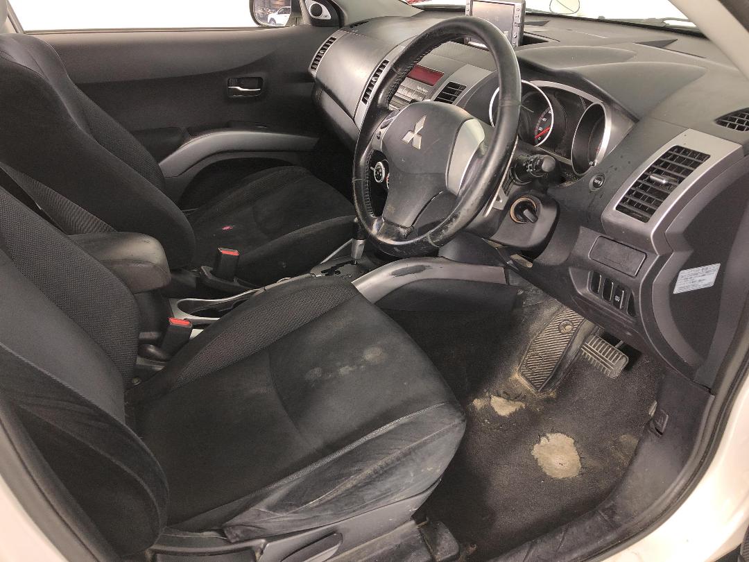 Photo '16' of Mitsubishi Outlander Photo '16' of Mitsubishi Outlander