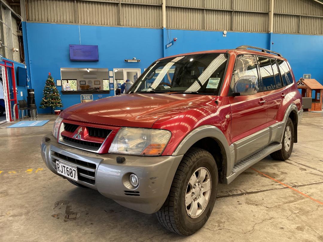 Photo '3' of Mitsubishi Pajero Exceed LWB