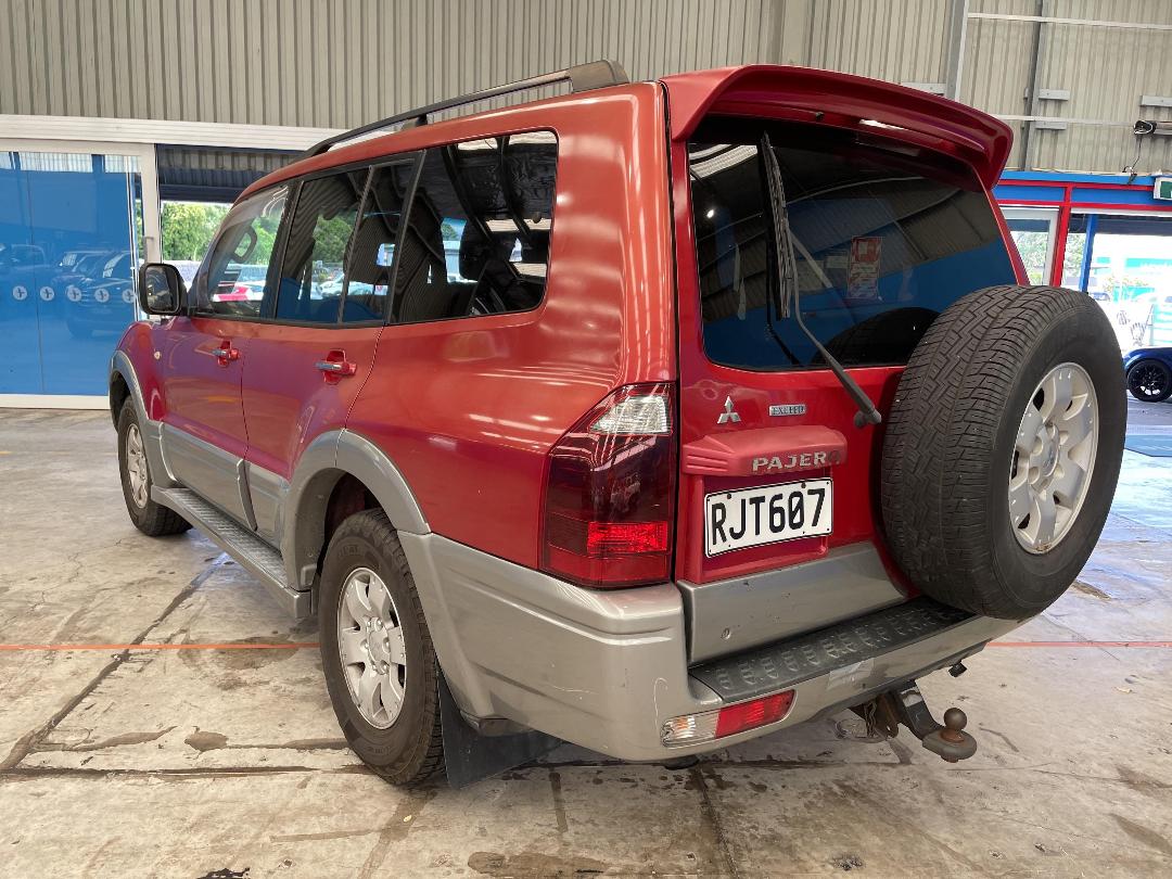 Photo '4' of Mitsubishi Pajero Exceed LWB