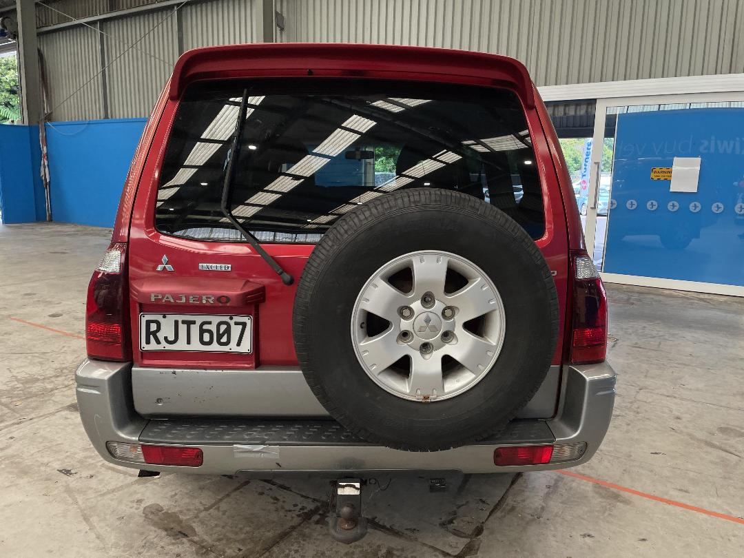 Photo '5' of Mitsubishi Pajero Exceed LWB