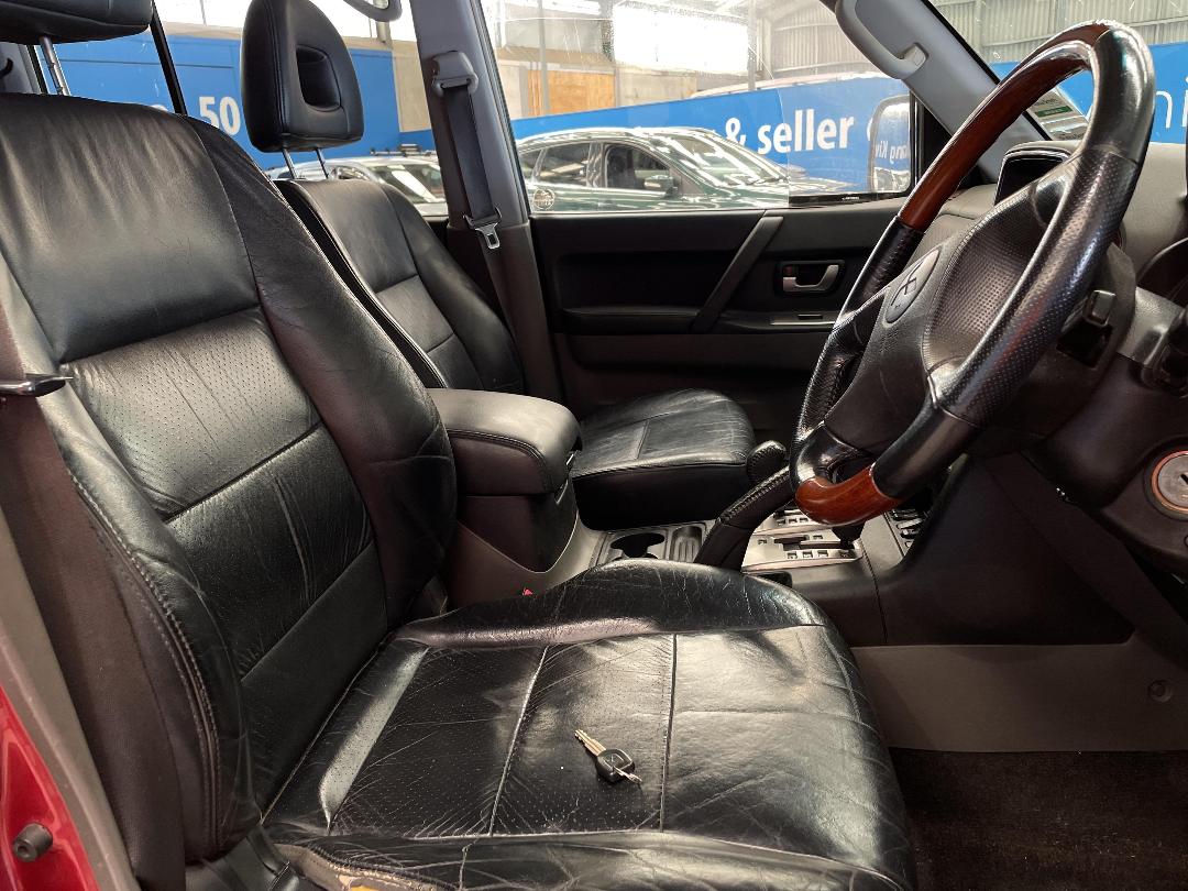 Photo '14' of Mitsubishi Pajero Exceed LWB