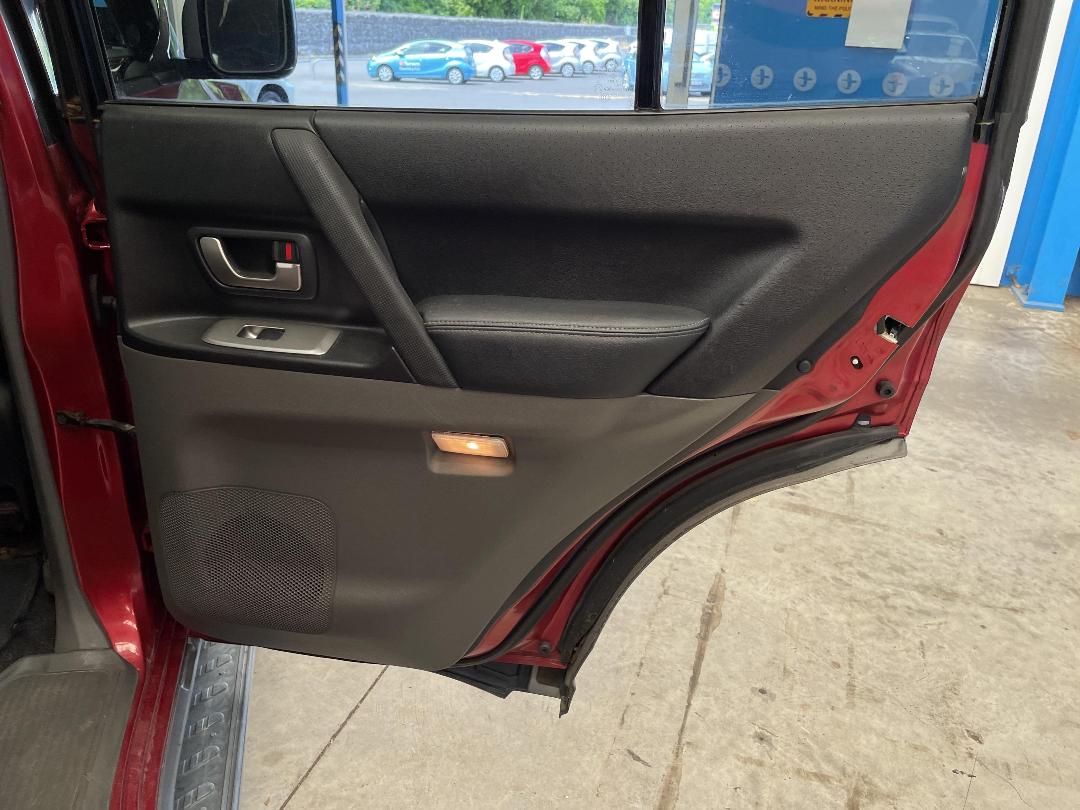 Photo '17' of Mitsubishi Pajero Exceed LWB