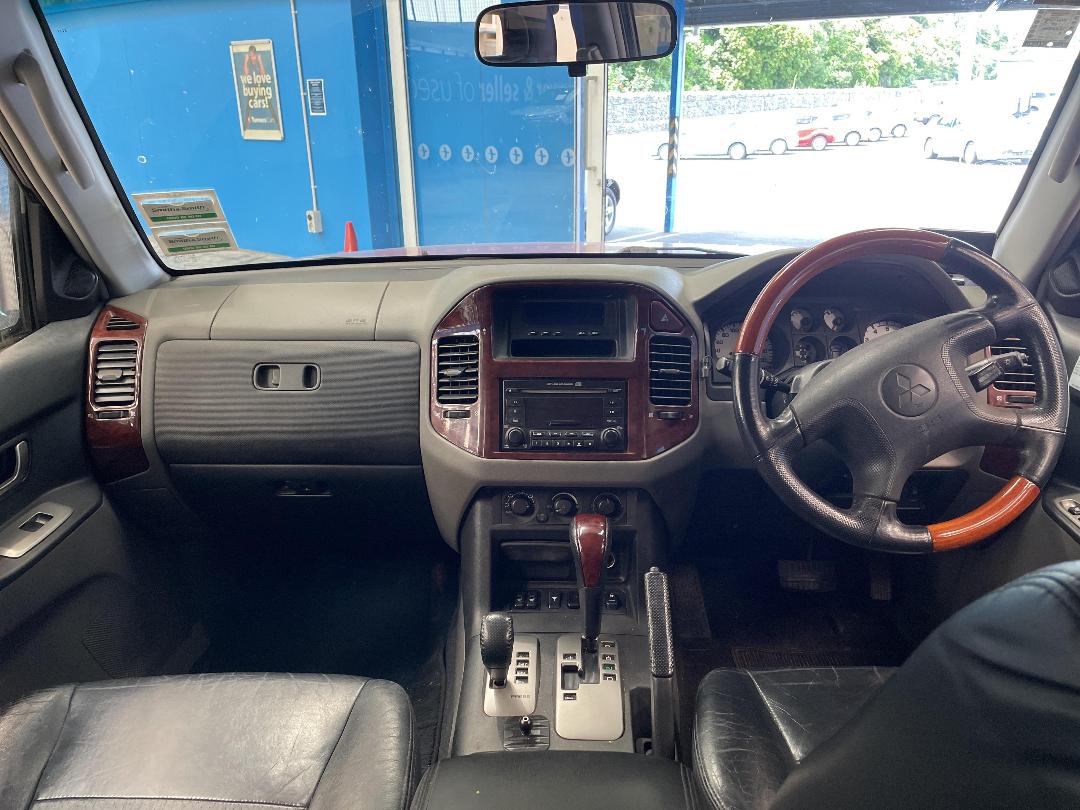 Photo '15' of Mitsubishi Pajero Exceed LWB