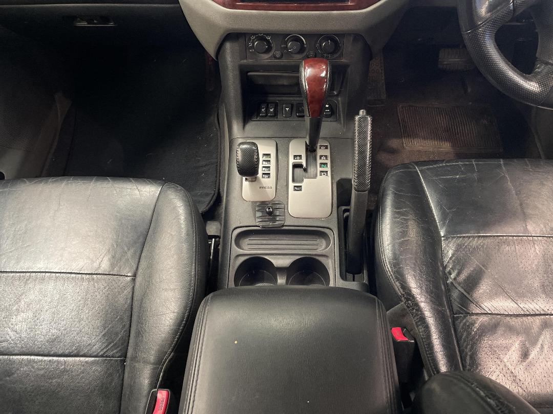 Photo '16' of Mitsubishi Pajero Exceed LWB