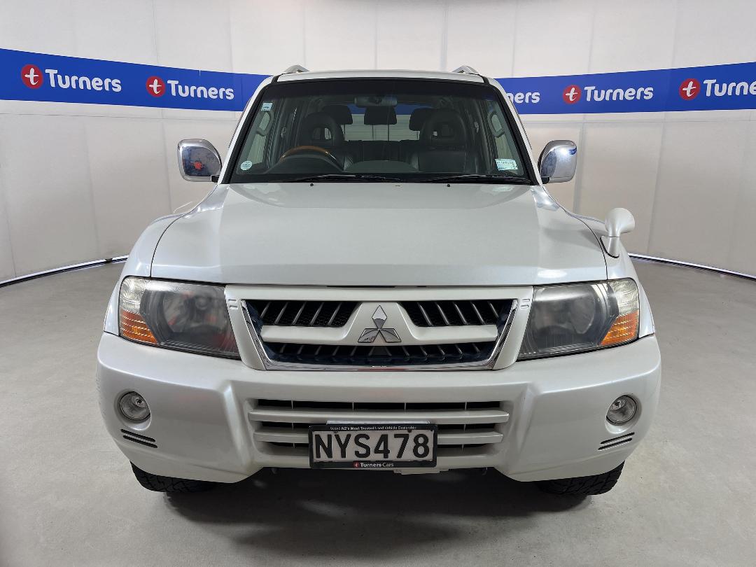 Photo '2' of Mitsubishi Pajero