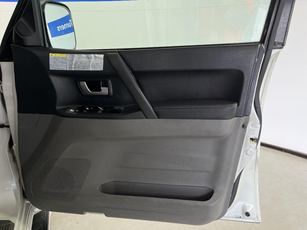 Photo '15' of Mitsubishi Pajero