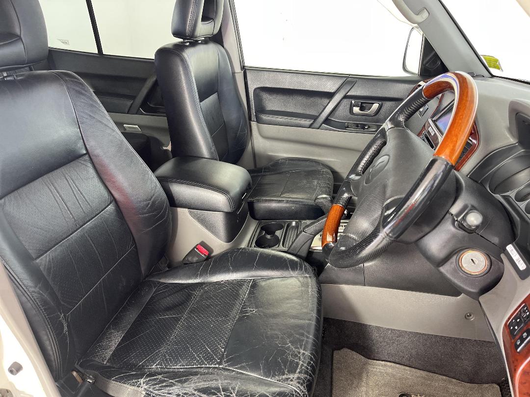 Photo '16' of Mitsubishi Pajero