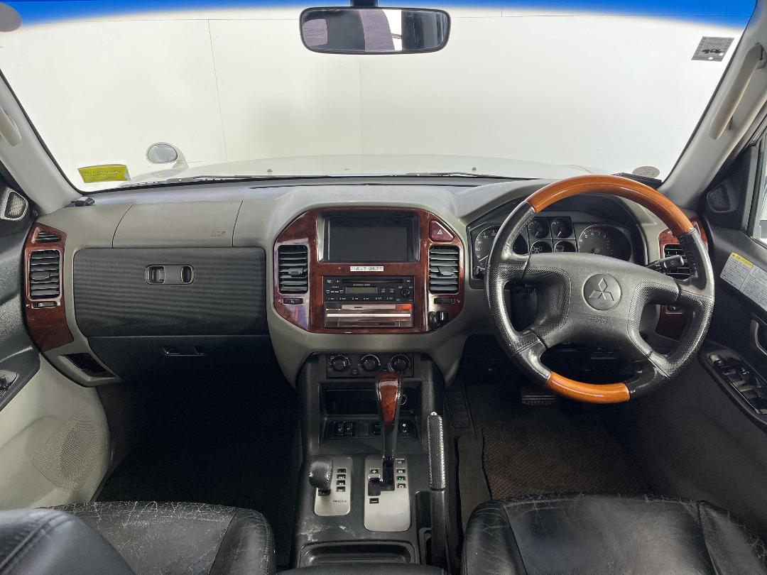 Photo '17' of Mitsubishi Pajero