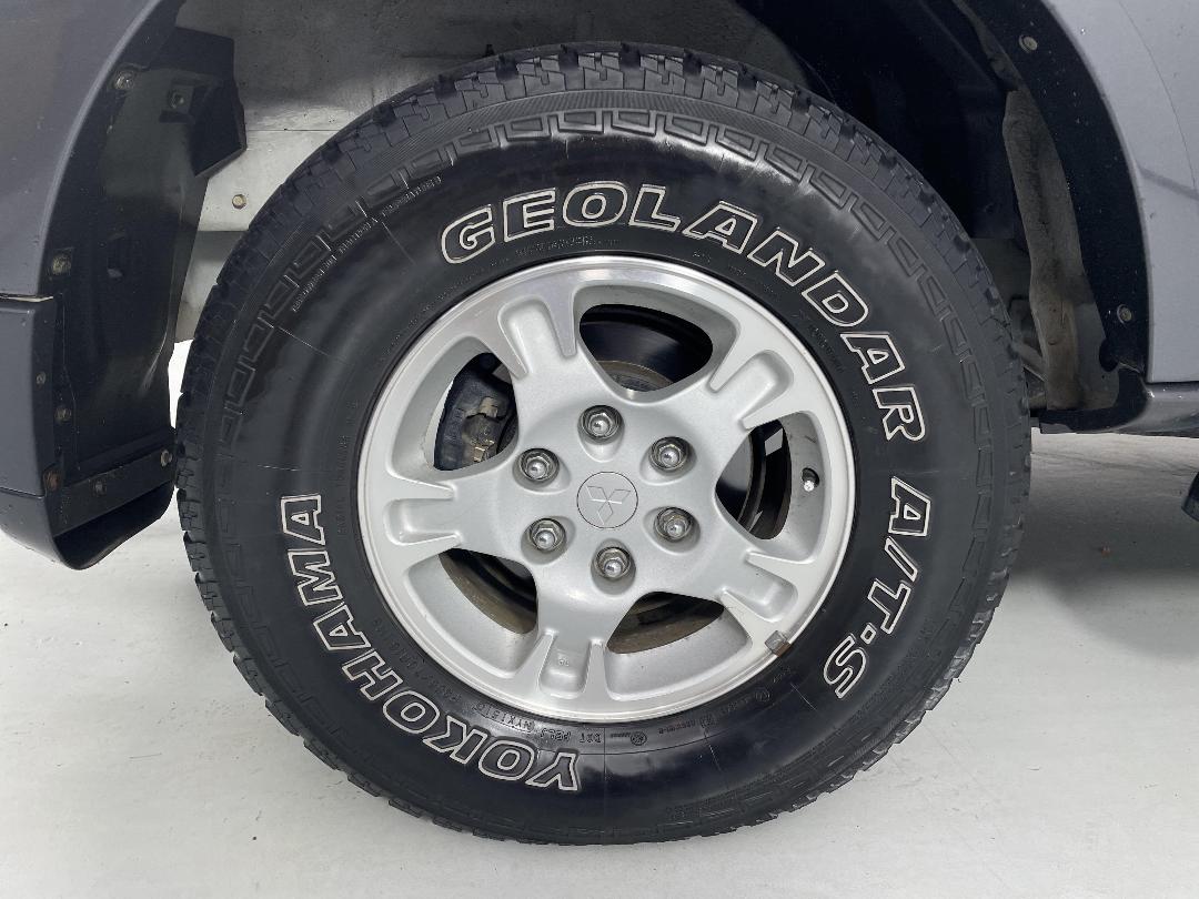 Photo '12' of Mitsubishi Pajero