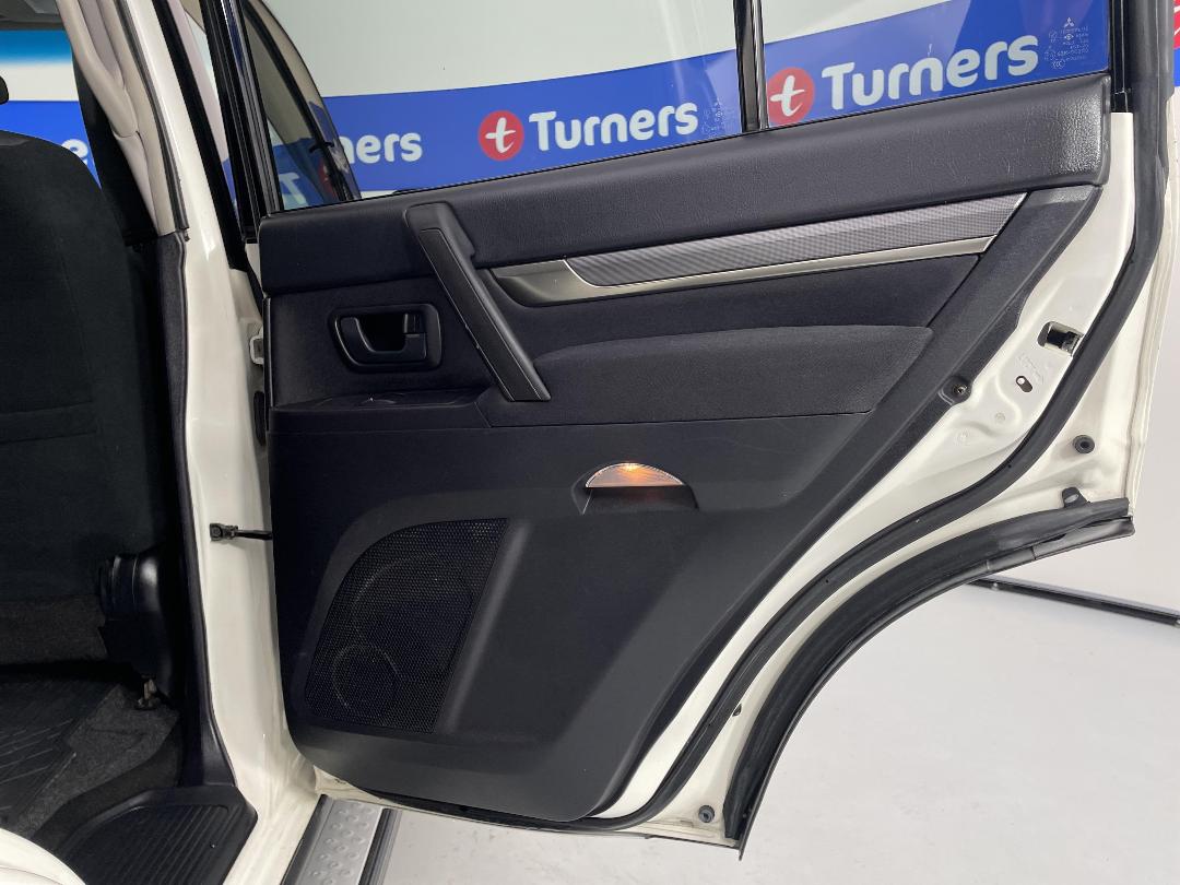 Photo '19' of Mitsubishi Pajero