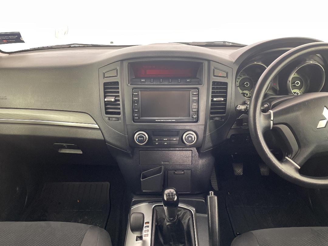 Photo '18' of Mitsubishi Pajero