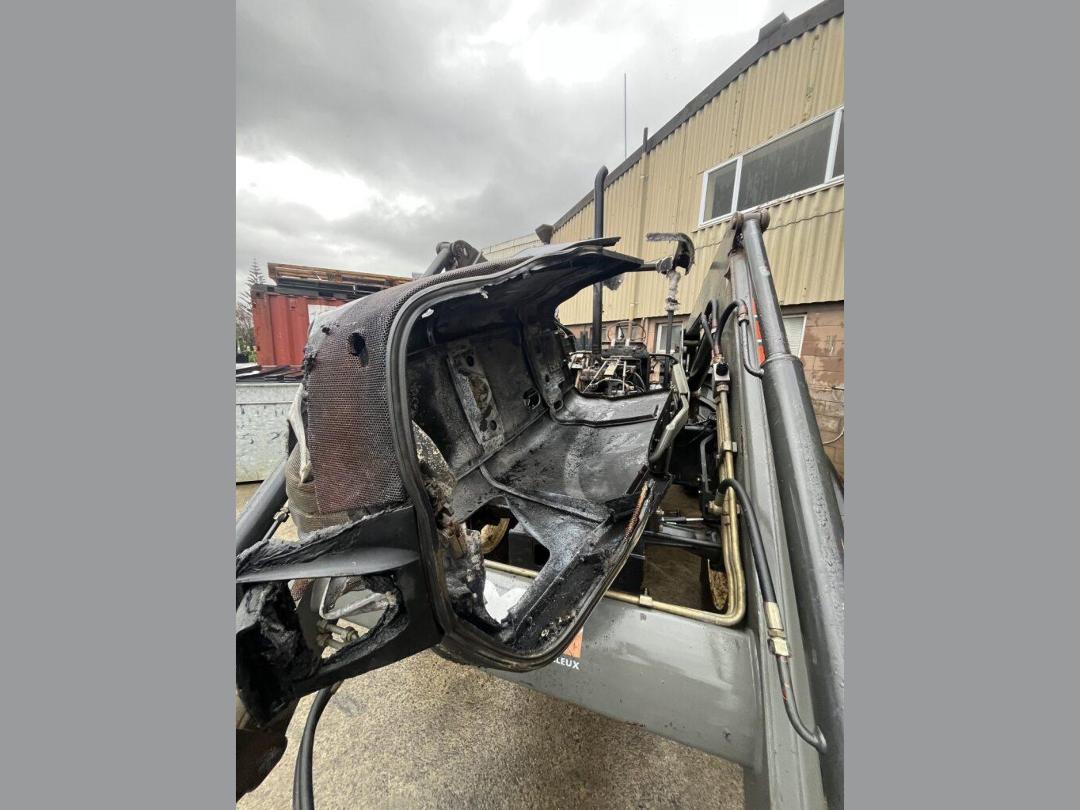 Photo '16' of New Holland TL80 Tractor Photo '16' of New Holland TL80 Tractor