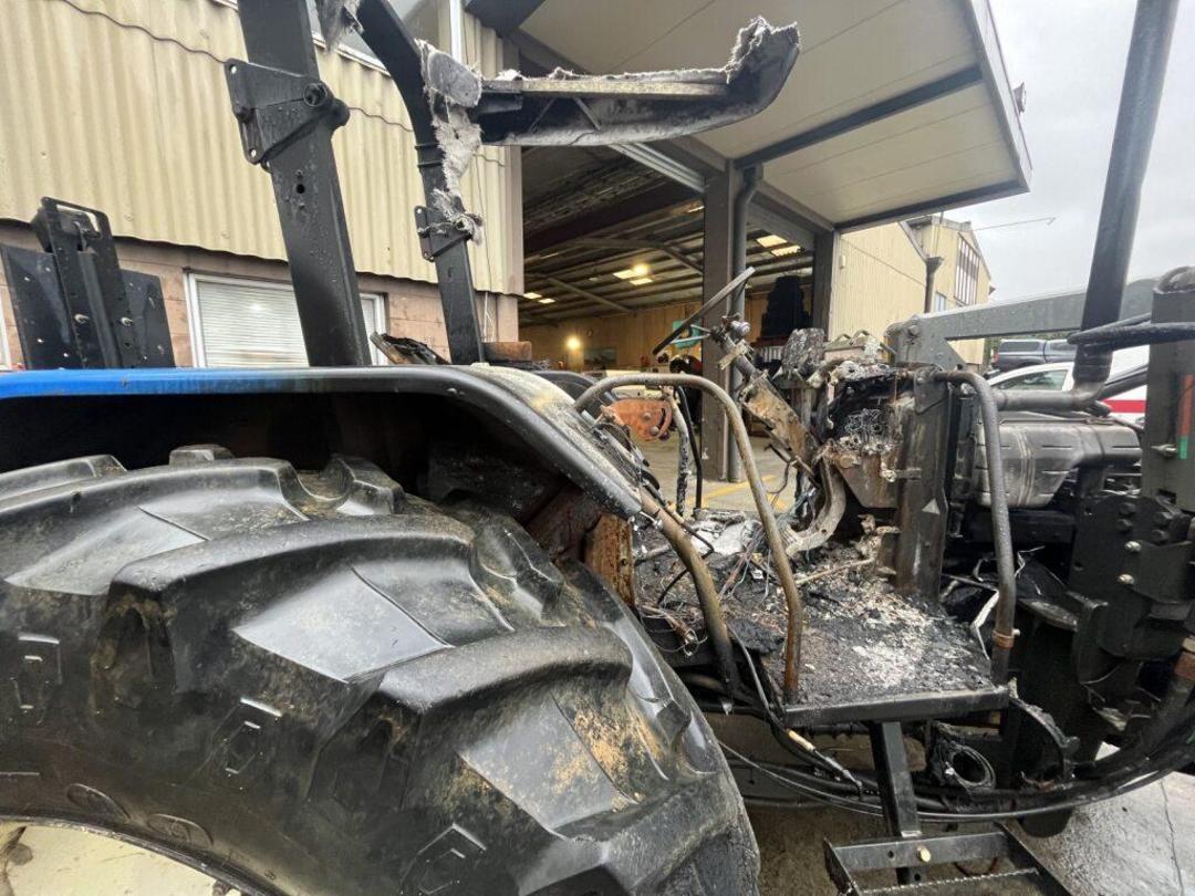 Photo '10' of New Holland TL80 Tractor Photo '10' of New Holland TL80 Tractor