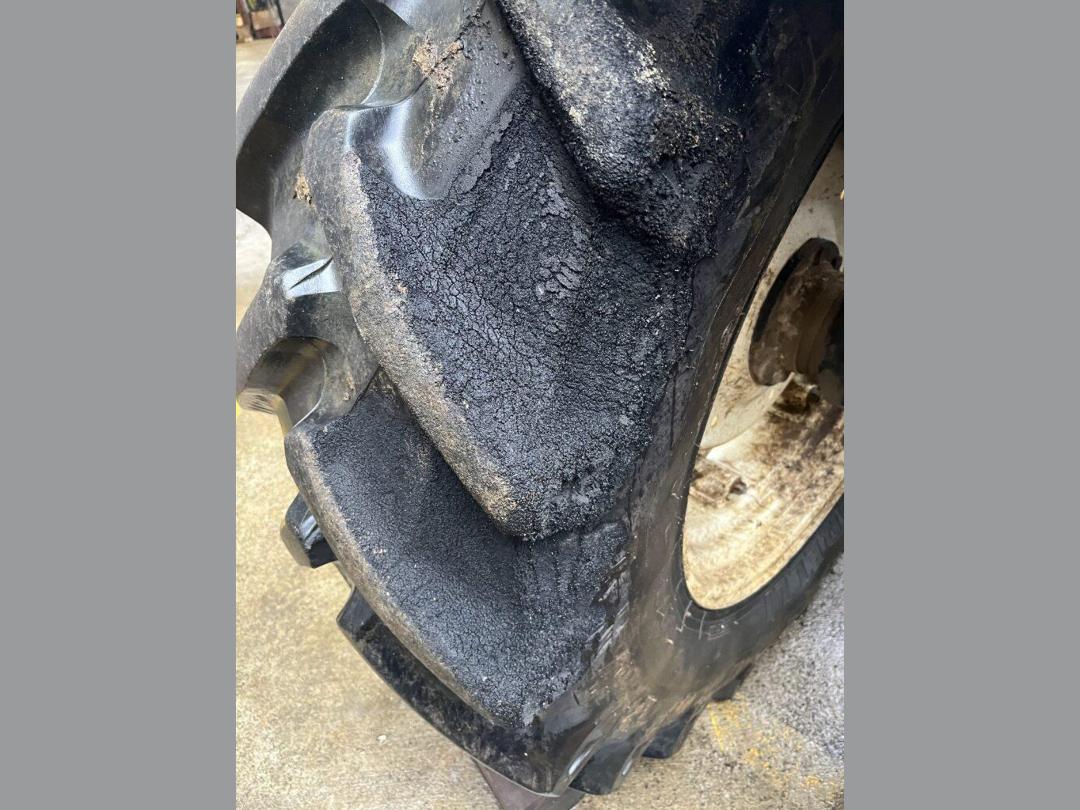 Photo '18' of New Holland TL80 Tractor Photo '18' of New Holland TL80 Tractor