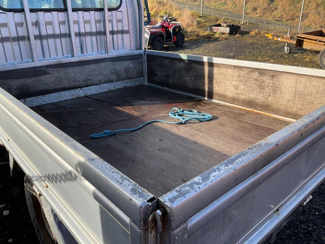 Photo '20' of Nissan Atlas Flat Deck