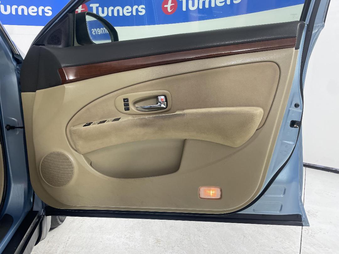 Photo '15' of Nissan Bluebird Photo '15' of Nissan Bluebird