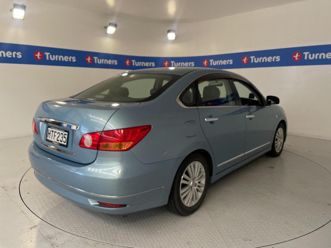 Photo '7' of Nissan Bluebird