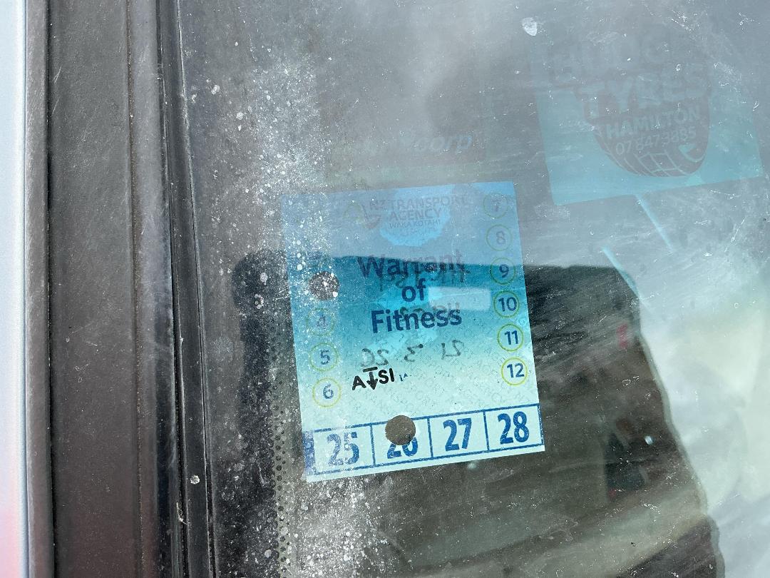 Photo '15' of Nissan Bluebird