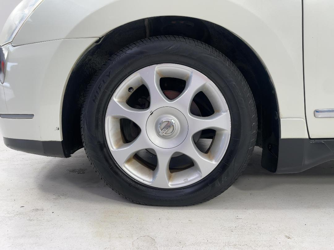 Photo '10' of Nissan Bluebird