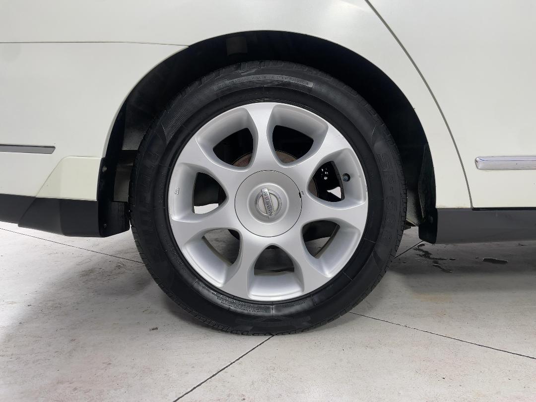 Photo '12' of Nissan Bluebird