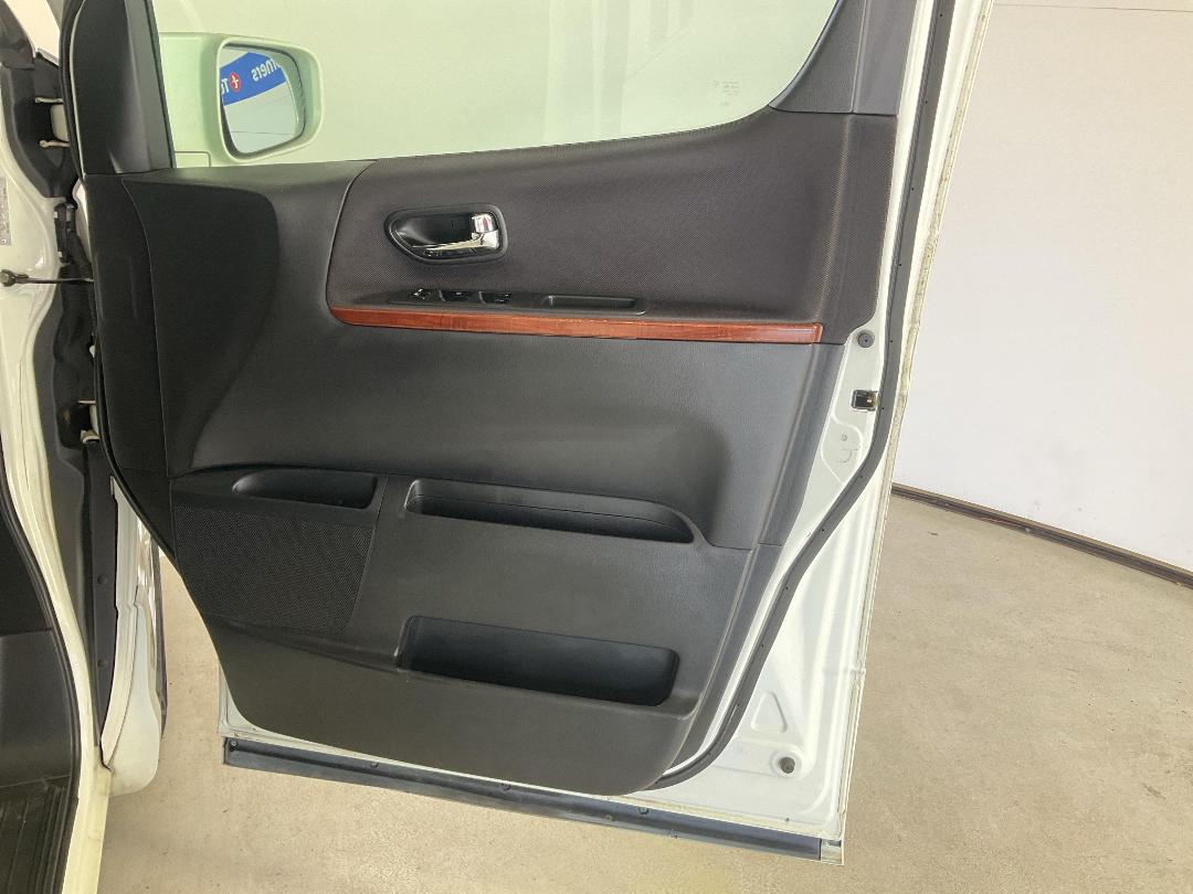 Photo '15' of Nissan Elgrand