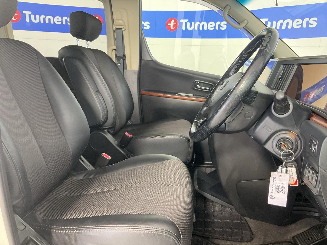 Photo '16' of Nissan Elgrand