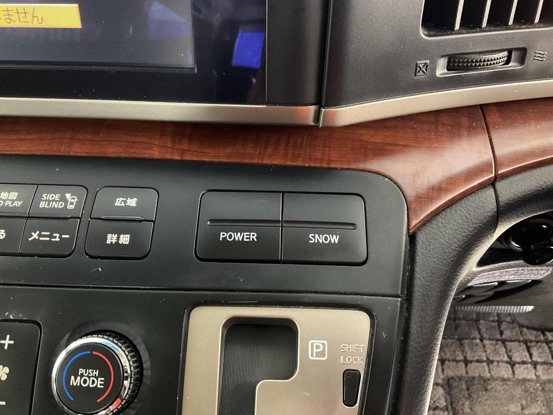 Photo '28' of Nissan Elgrand