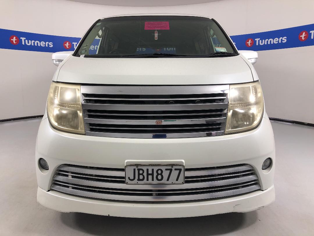 Photo '3' of Nissan Elgrand Photo '3' of Nissan Elgrand