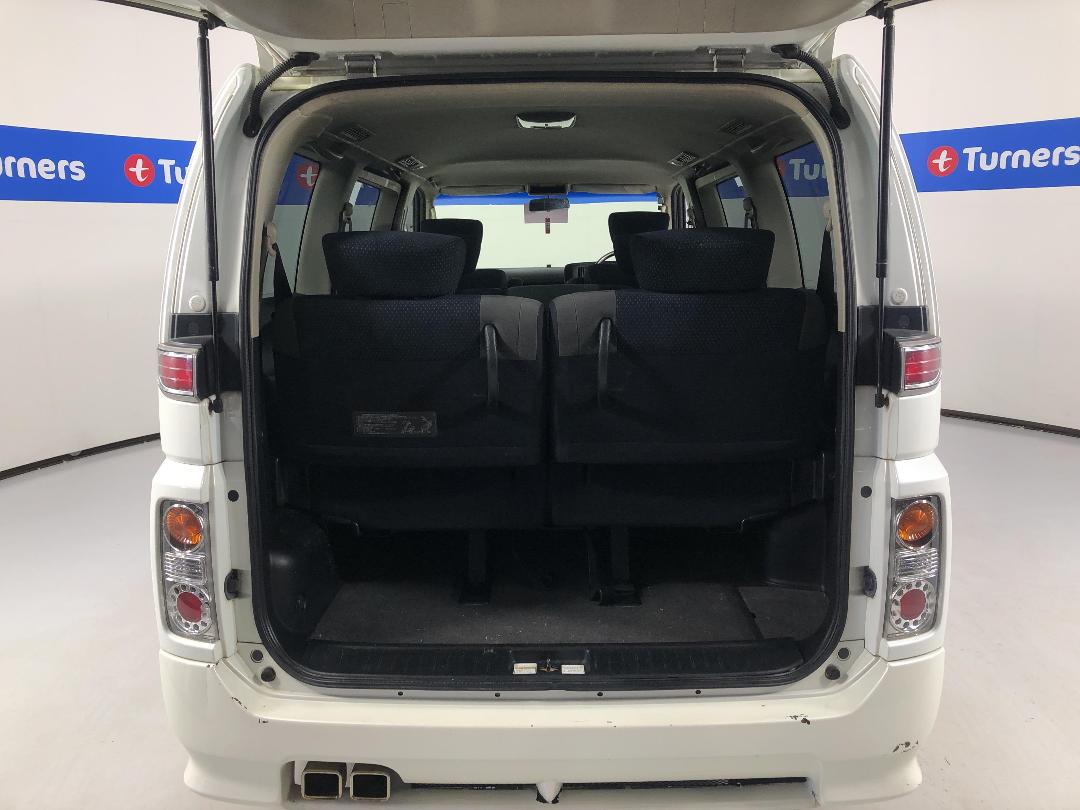 Photo '12' of Nissan Elgrand Photo '12' of Nissan Elgrand