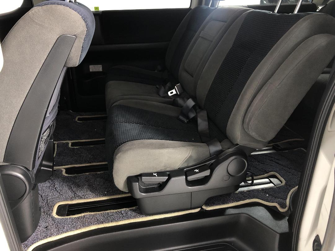 Photo '18' of Nissan Elgrand Photo '18' of Nissan Elgrand