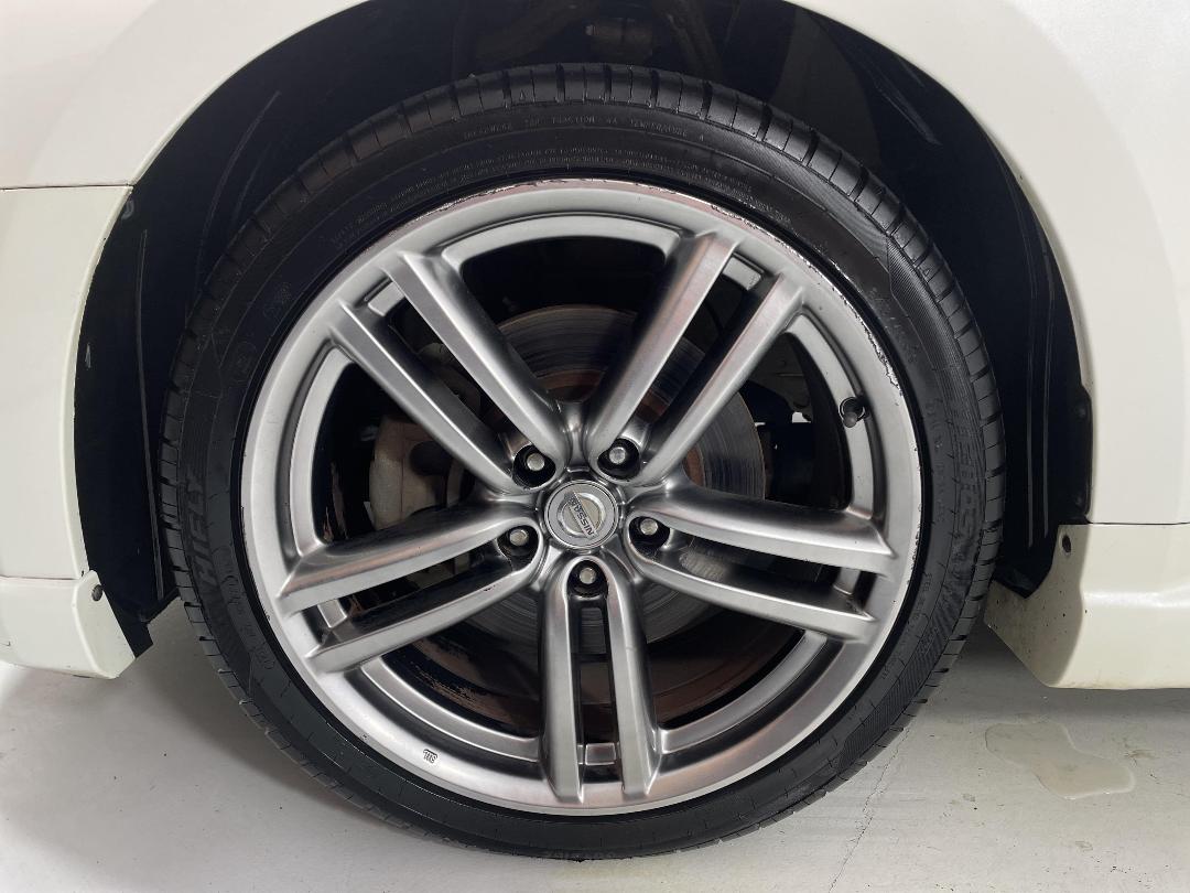 Photo '10' of Nissan Fuga