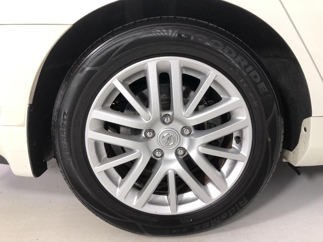 Photo '12' of Nissan Fuga