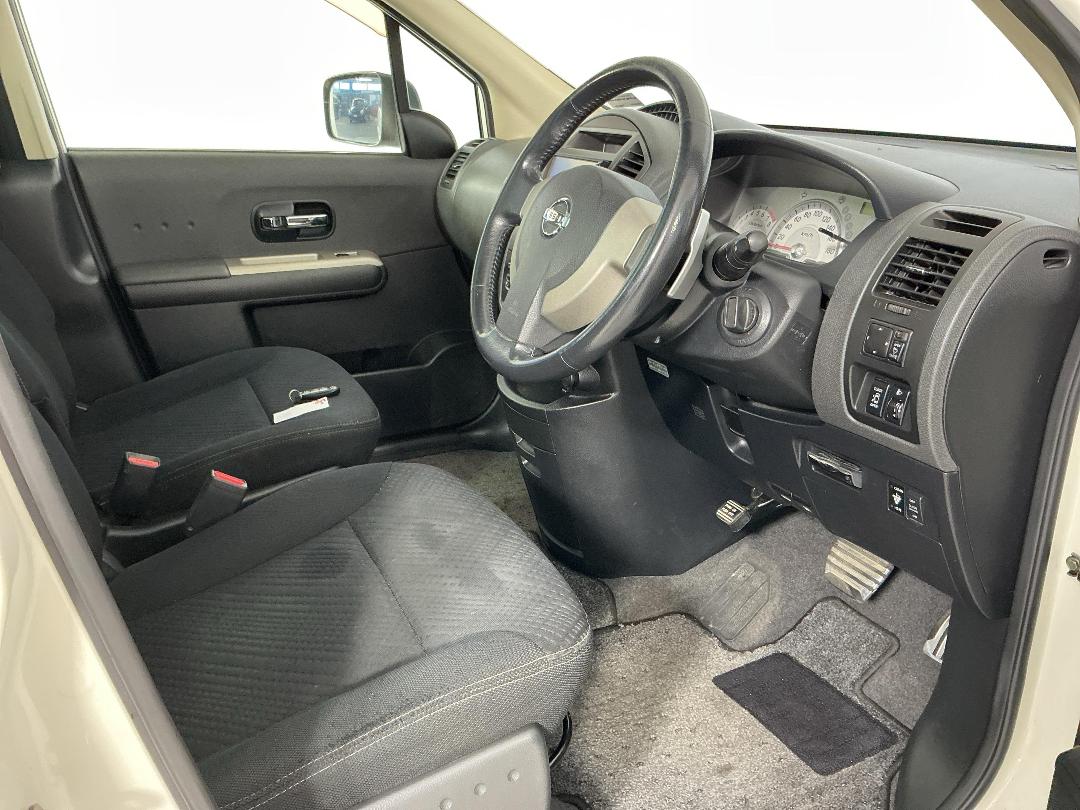 Photo '16' of Nissan Lafesta