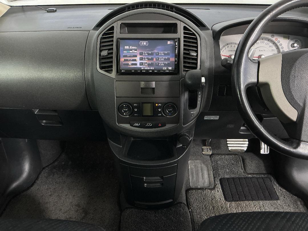 Photo '18' of Nissan Lafesta