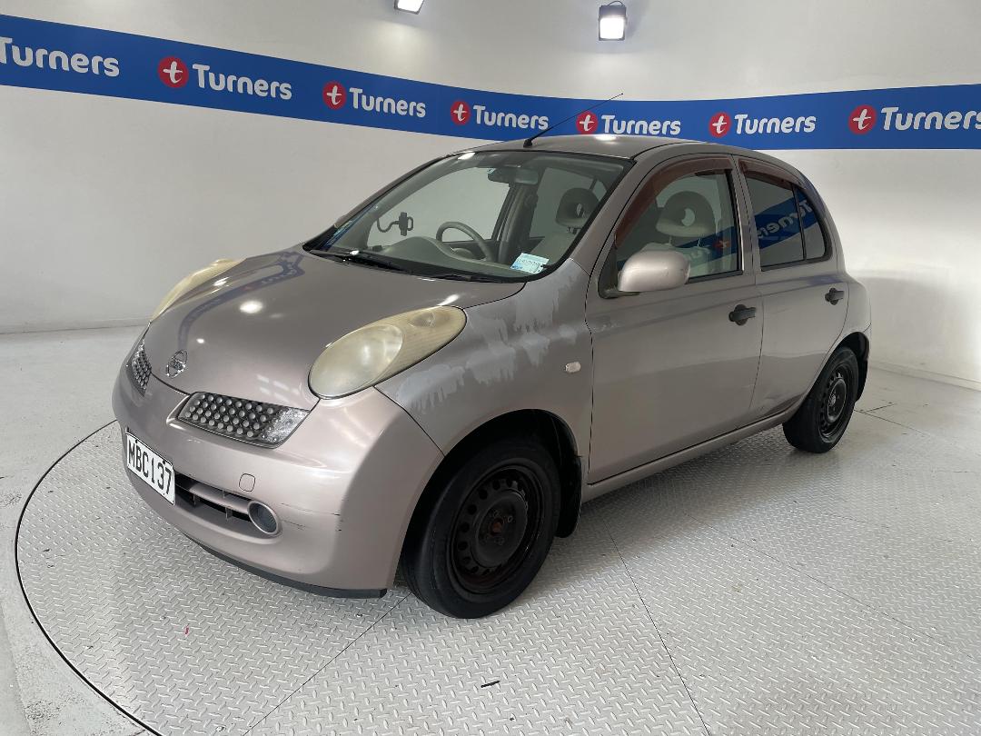 Photo '4' of Nissan March