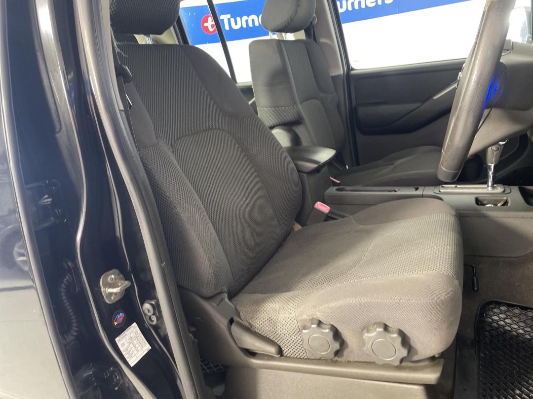 Photo '16' of Nissan Navara